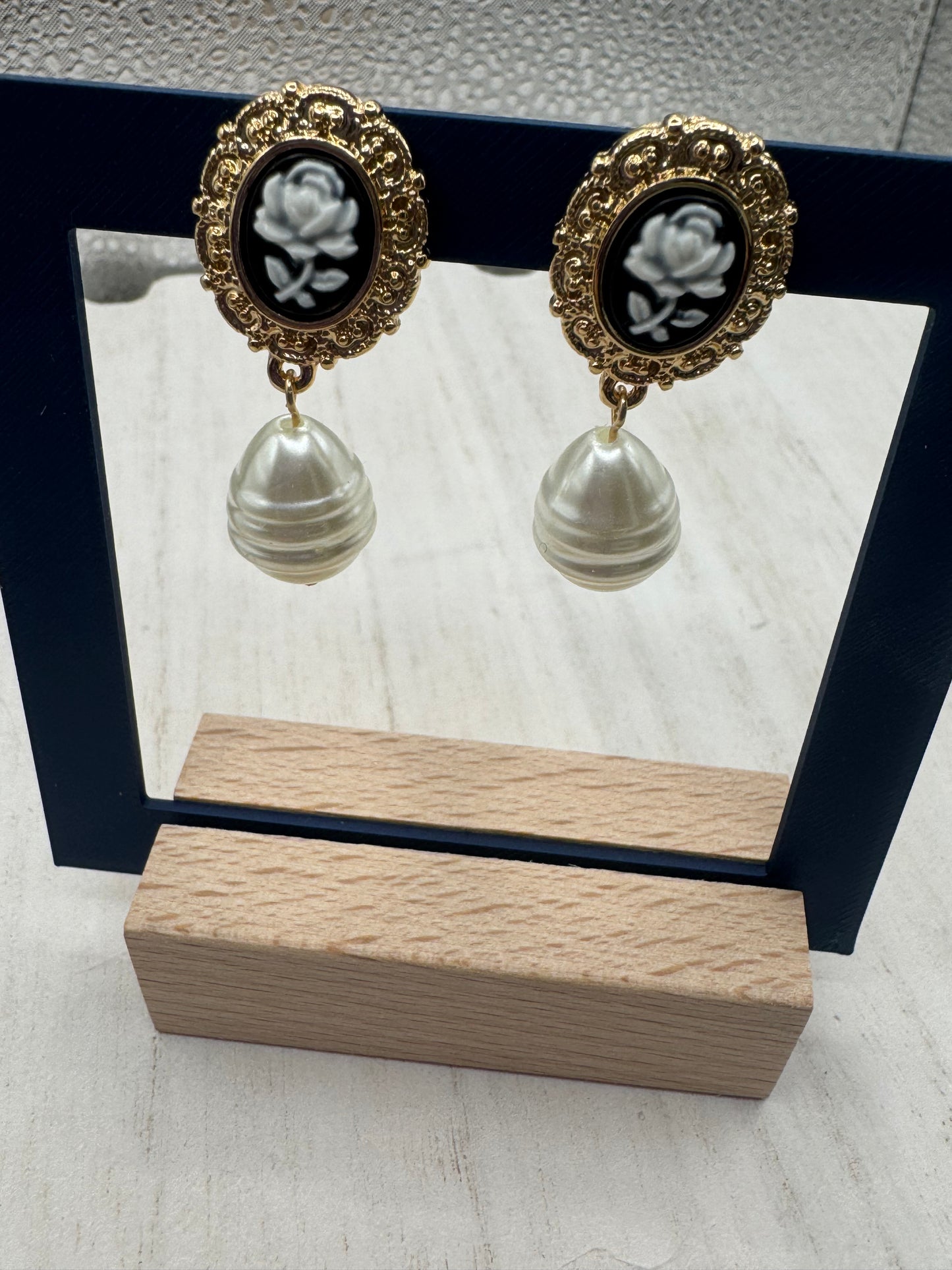 *PREORDER* Violet Rose Cameo with Freshwater Pearl Post Back Earrings