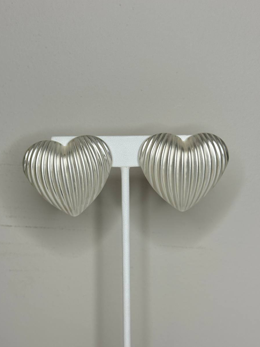 Ribbed Heart Stud Earrings