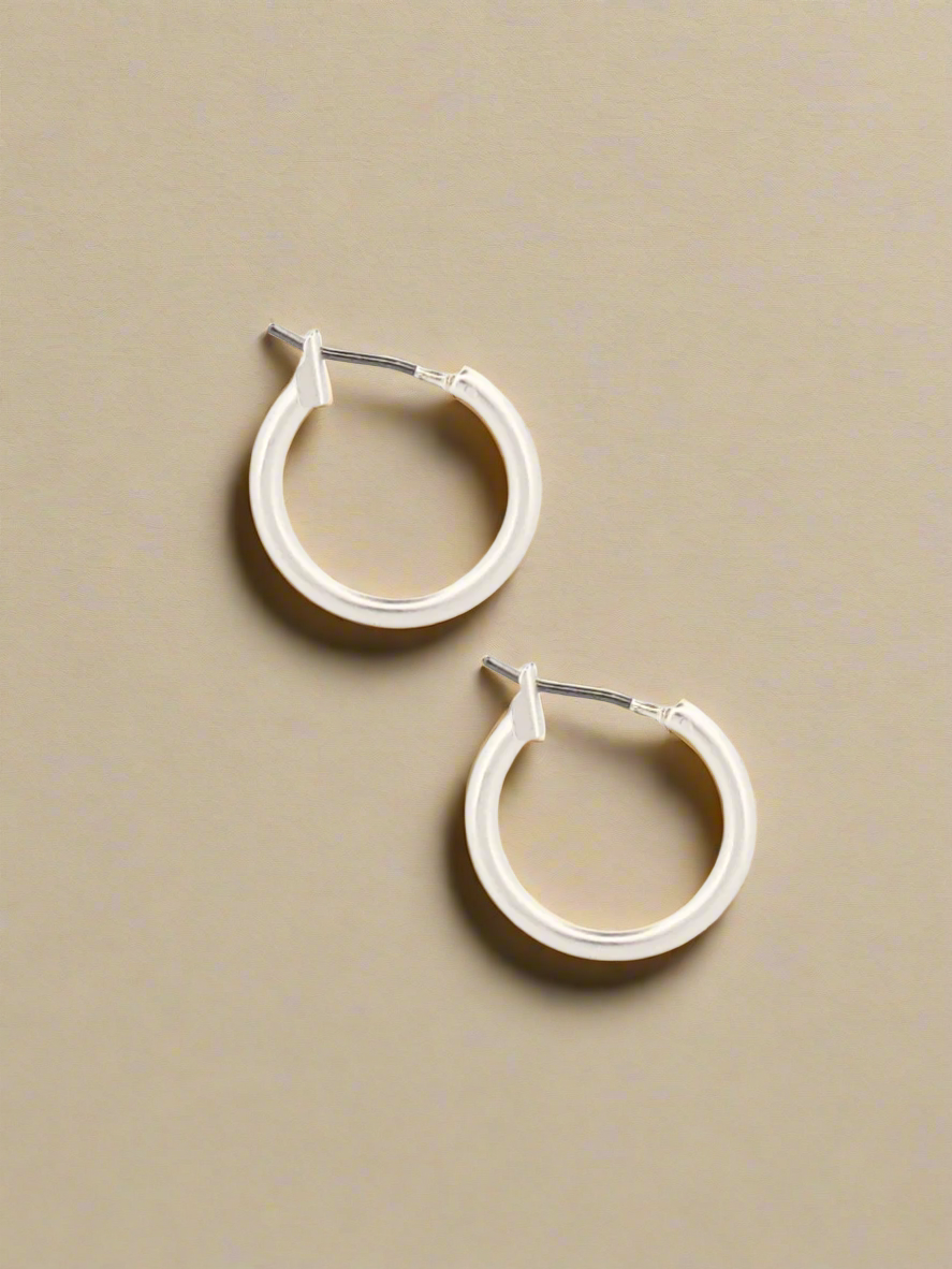 Classic Everyday Julia Medium Latch Huggie Earrings