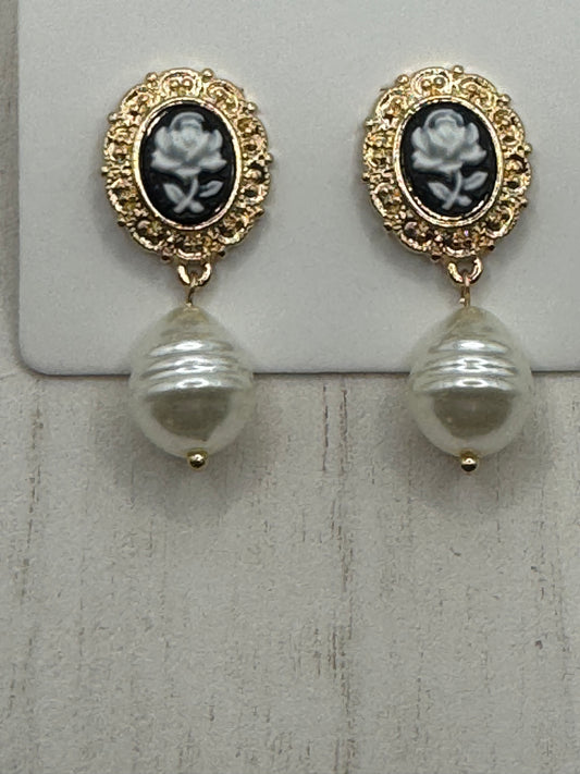 *PREORDER* Violet Rose Cameo with Freshwater Pearl Post Back Earrings